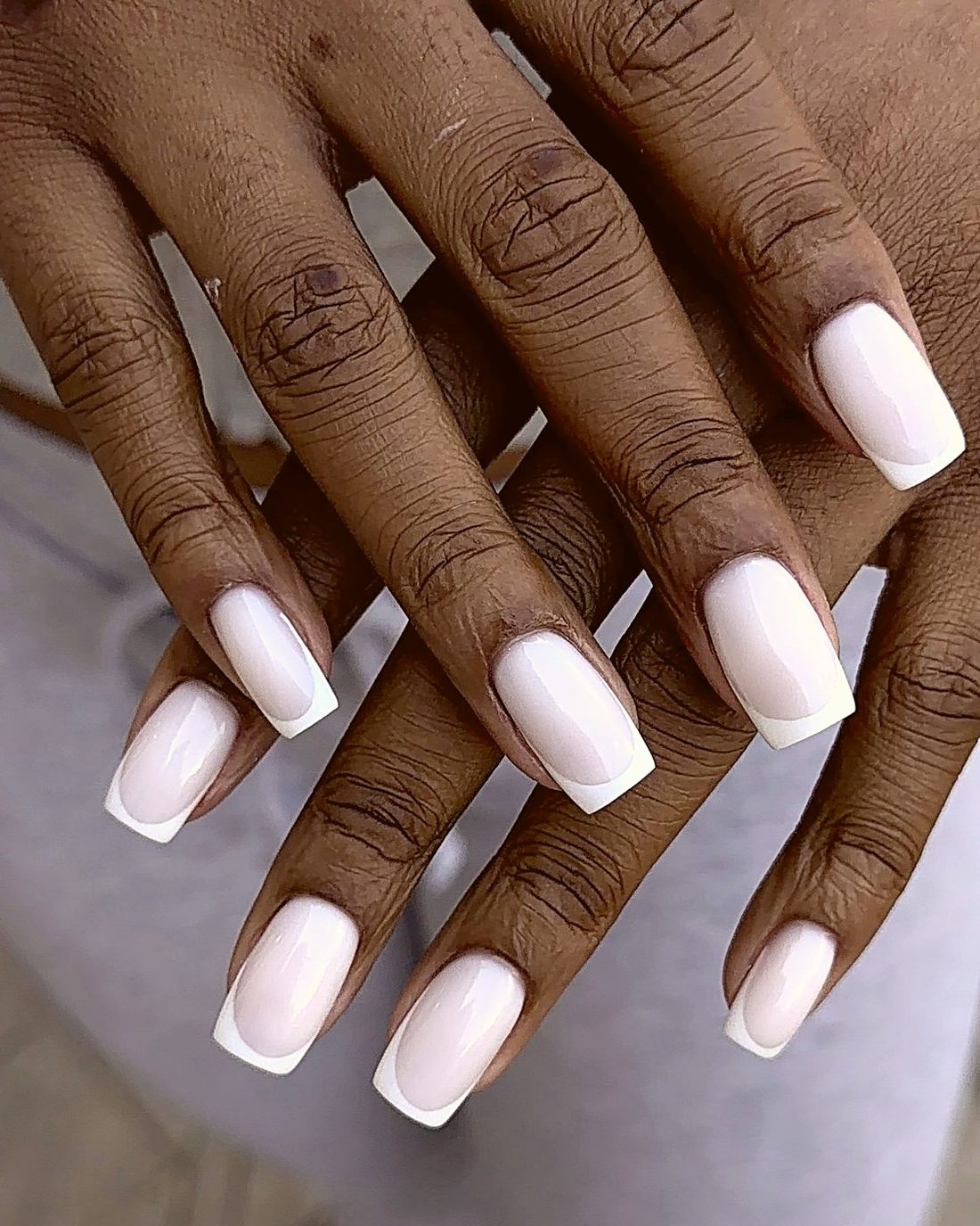 Manicura francesa cuadrada blanco lechoso
