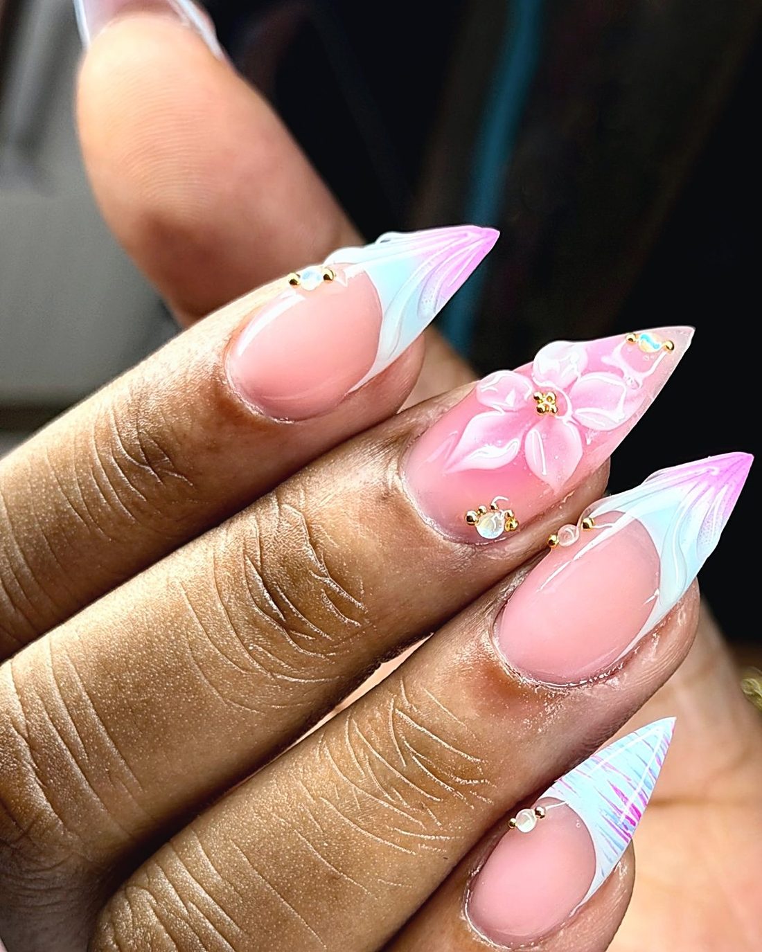 Stilettos francesas azul pastel con flor rosa 3D
